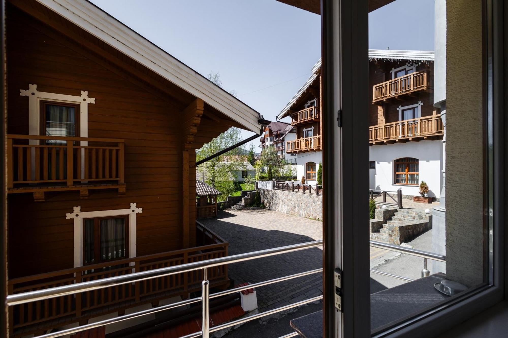 Villa Anet Palyanytsya Exterior photo